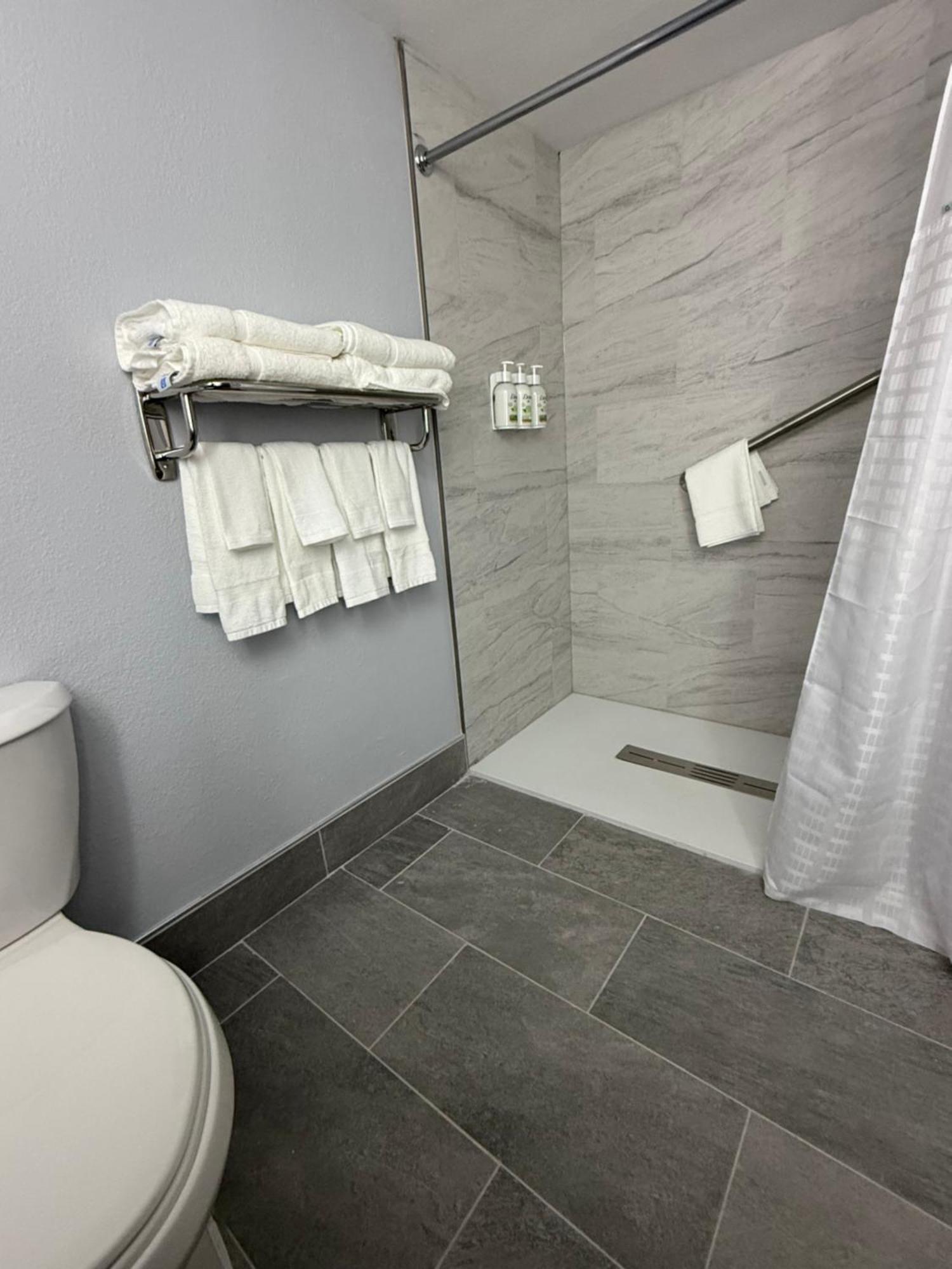 Baymont By Wyndham Batavia - Darien Lake Quarto foto