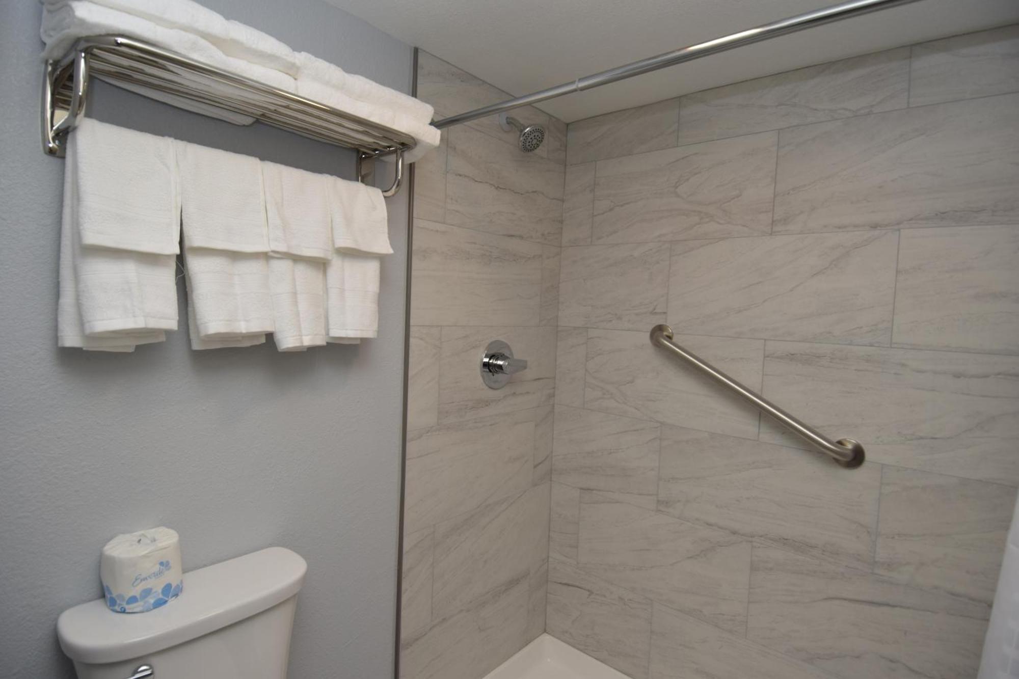Baymont By Wyndham Batavia - Darien Lake Quarto foto